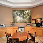 Best Western Plus Des Moines West Inn & Suites 