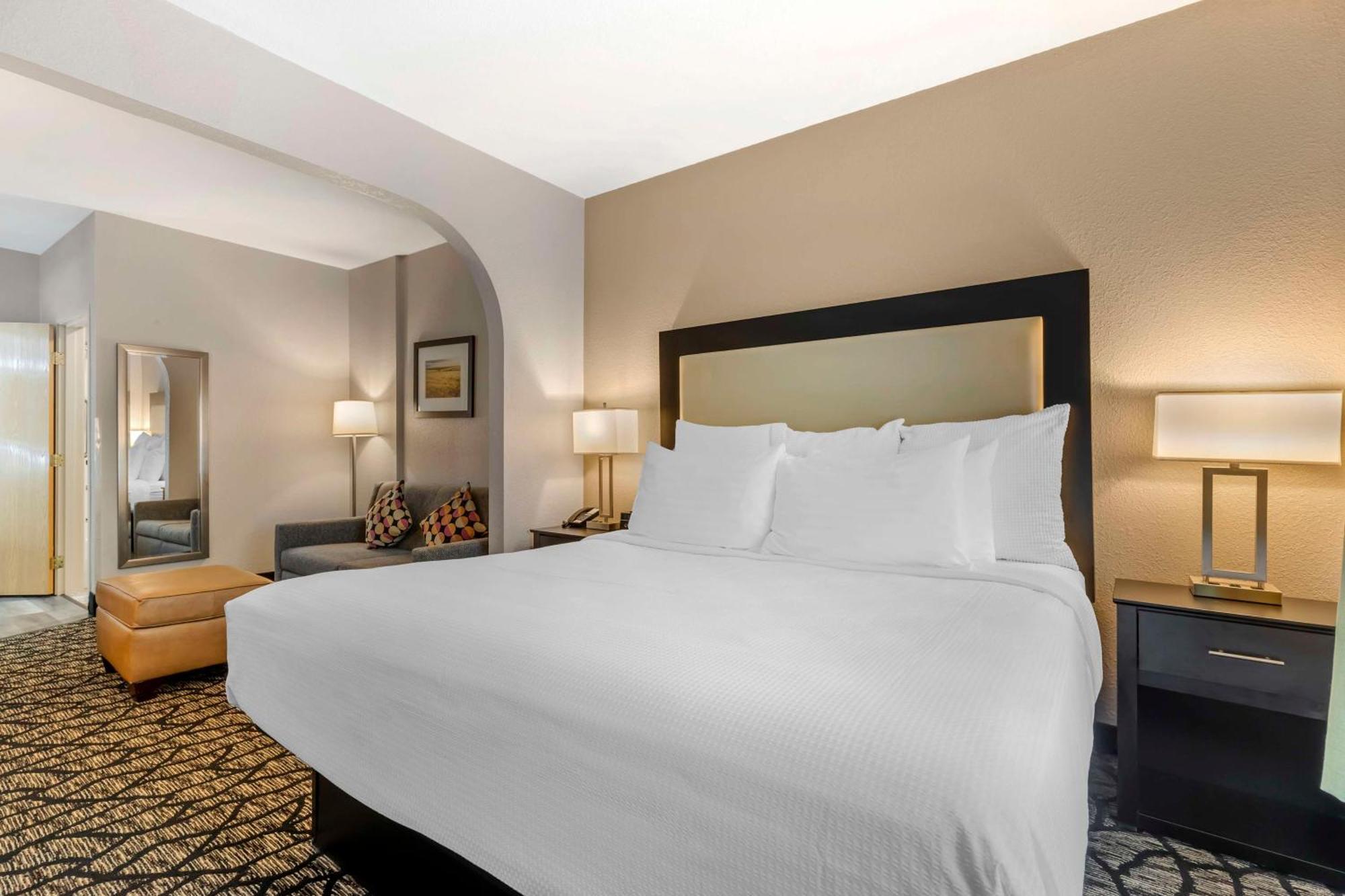 Western Des Moines West & Hotel 3*