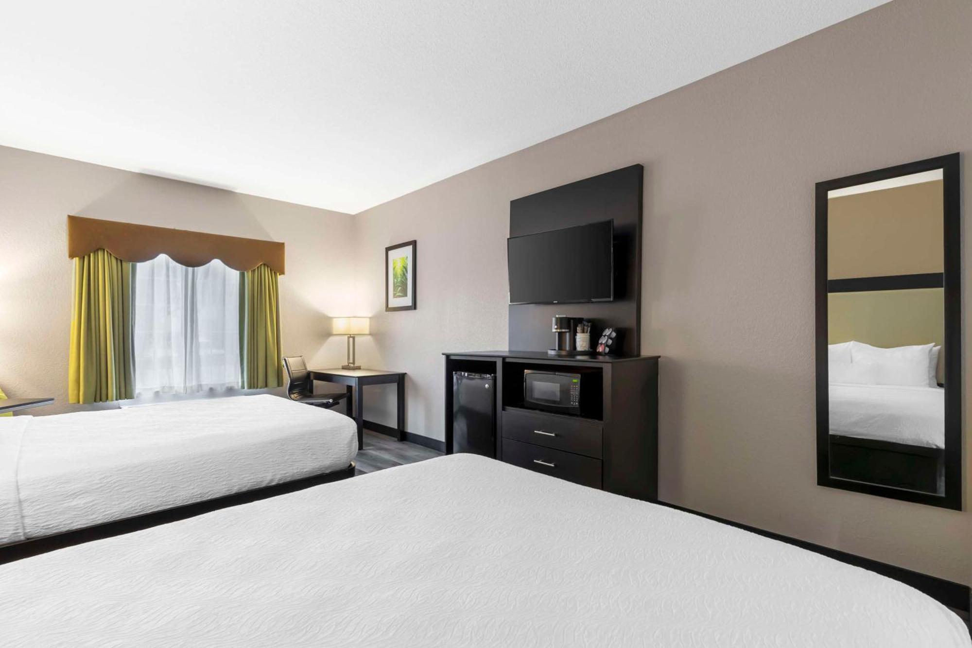 Western Des Moines West & Hotel