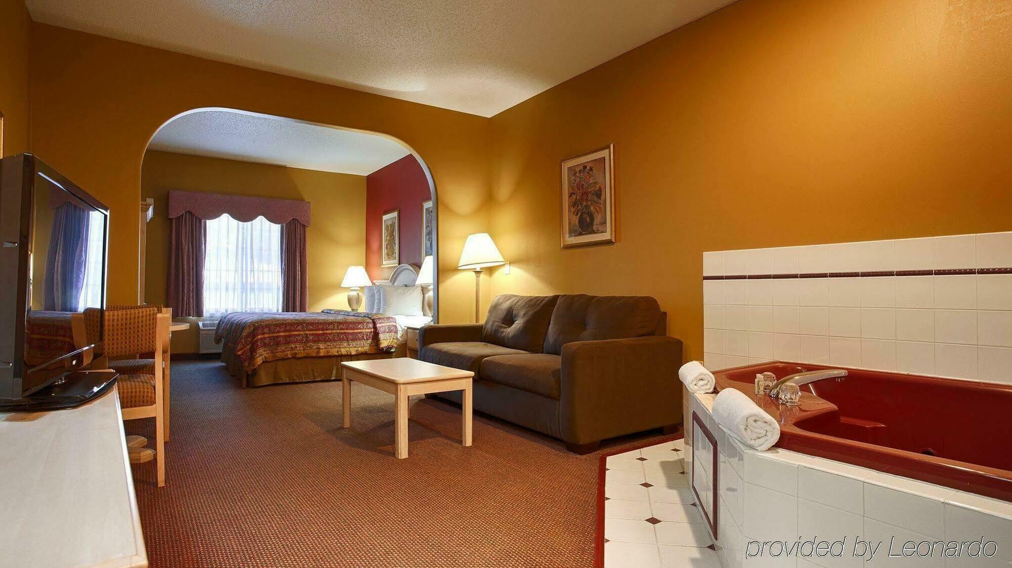 Western Des Moines West & 3*